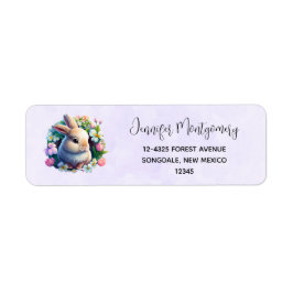 Etiqueta Bebê coelho entre as flores coloridas da primavera