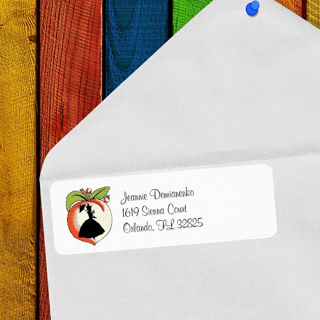 Etiqueta Belle Sul de Pêssego Cutomizada (Silhouette of Southern Bell on a big Georgia peach with leaves on white return address labels.)