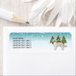 Etiqueta Cachorro Ouro de conserva Blue Winter Christmas<br><div class="desc">A ilustração original do desenho animado de Destei de um lindo cão da raça Retriever, Ouro de natas inglesas. O cão é colocado numa cena de inverno com três árvores de abeto verde e neve caindo. O fundo é um gradiente azul a branco que dá à design aquele olhar frio...</div>