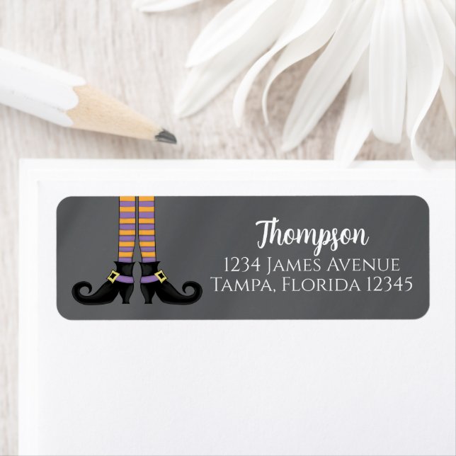 Etiqueta Calçados de bruxas bonitas e assustadoras (Insitu)