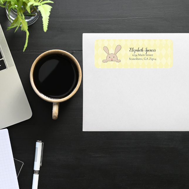 Etiqueta Cute Tan Bunny Rabbit Endereço de devolução Yellow (Criador carregado)