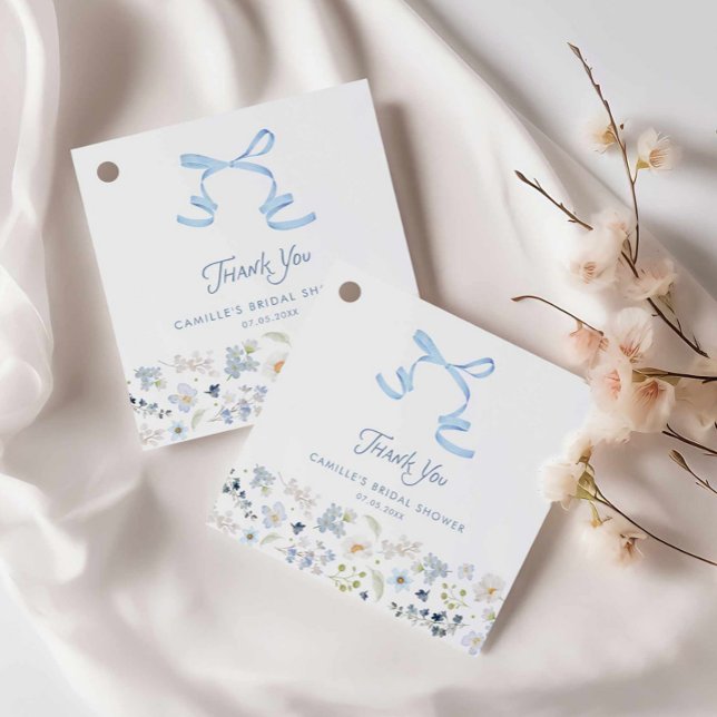 Etiqueta de Agradecimento para Brunch de Noiva com (Blue Floral and Bow Bridal Shower Square Tag)