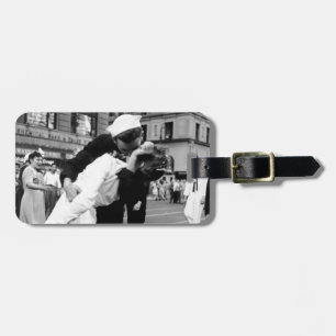 Etiqueta De Bagagem Beijando o quadrado da guerra adeus às vezes