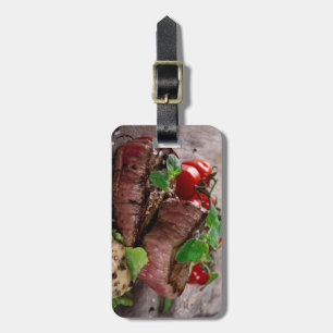 Etiqueta De Bagagem Bifes grelhados do churrasco com ervas e os