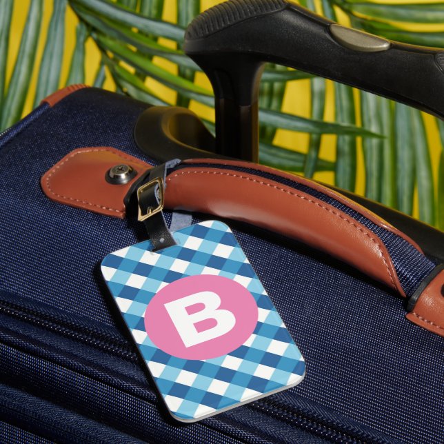Etiqueta De Bagagem Blue and White Plaid Checked Pink Monogram (Frente Insitu 1)