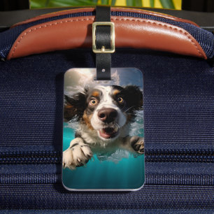 Etiqueta De Bagagem Cachorro Animado Nadando Embaixo D'água Design
