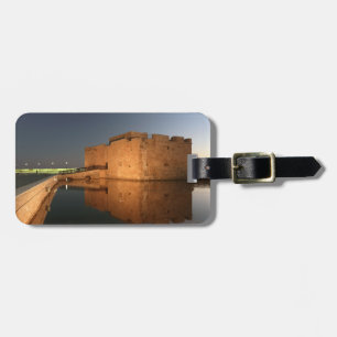 Etiqueta De Bagagem Castelo de Paphos e reflexões em Sunset