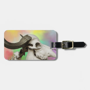 Etiqueta De Bagagem Caveira de Buffalo sobre um Fundo de Cores de Águ