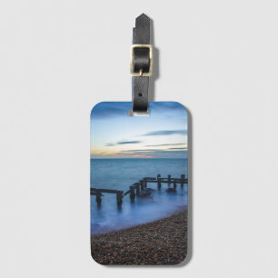 Etiqueta De Bagagem Céu Crepúsculo sobre o litoral e as águas-vivas
