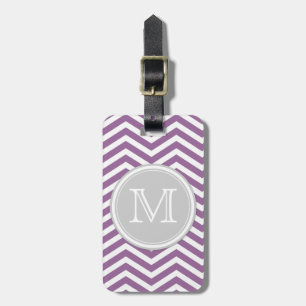 Etiqueta De Bagagem Chevron roxo e branco com monograma