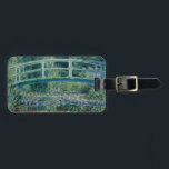Etiqueta De Bagagem Claude Monet's Water Lily e Ponte Japonesa<br><div class="desc">1899. Claude Monet (14 de novembro de 1840 - 5 de dezembro de 1926) foi fundador da pintura impressionista francesa, e o mais consistente e prolífico praticante da filosofia do movimento de exprimir as suas percepções perante a natureza, especialmente as aplicadas à pintura paisagística ao ar livre (pintura ao ar...</div>