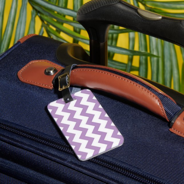 Etiqueta de Bagagem com Chevron Branco e Roxo (Frente Insitu 1)