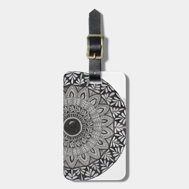 Etiqueta de bagagem com desenho de mandala monocro (Frente Vertical)