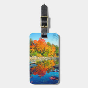 Etiqueta De Bagagem Cores de outono refletidas em um riacho em Vermont