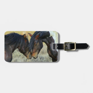Etiqueta De Bagagem Dois Cavalos Selvagens Tocando Noses Bagagem