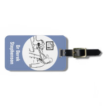 Doutor Engraçado verifica pés com estetoscópio