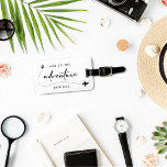 Etiqueta De Bagagem E Então A Aventura Começa A Preto E Branco<br><div class="desc">Celebre o início de sua jornada junto com a nossa "E assim a aventura começa" Etiqueta de Bagagem Preta e Branca. Estas etiquetas minimalistas de bagagem de design são perfeitas como favores de casamento ou chá de panela, especialmente se você está abraçando um tema de lua de mel. Apresentando uma...</div>