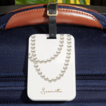 Elegante do colar branco de pérolas