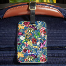 Flores brancas deixam o padrão do monograma azul