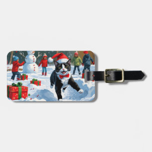 Etiqueta De Bagagem Gato Tuxedo Correndo na Neve com Chapéu de Natal