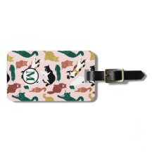 Gatos encantadores desenhados à mão em fundo rosa