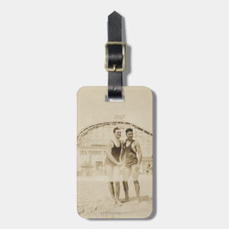 Etiqueta De Bagagem Homens que estão na praia