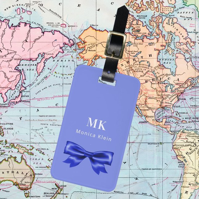 Etiqueta De Bagagem Monograma branco azul com arco elegante (Criador carregado)