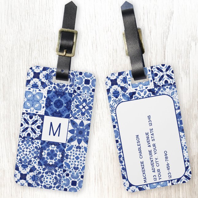 Etiqueta De Bagagem Monograma de Azulejo Branco Branco Azul-mediterrân (Modern monogram initial personalized blue and white Mediterranean tile luggage tag)