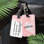Etiqueta De Bagagem Monograma inicial de aquarela rosa<br><div class="desc">Um pano de fundo cor-de-água cor-de-rosa pincelado suave fornece a canvas de um monograma fofo e contemporâneo, com iniciais e nome. A paleta de cores preta e branca do monograma, composta por fontes modernas limpas e misturadas a fontes de script, exude um charme simples, mas divertido. Se você quer usar...</div>