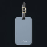 Etiqueta De Bagagem Monograma Moderno Minimalista Dusty Blue Elegante<br><div class="desc">Apresentando nossa Coleção Elegante de Monograma Moderno Minimalista e Dusty: Eleve seu estilo com sofisticação e charme de eterno subestimados. Nossa coleção apresenta designs minimalistas em uma matiz azul suja, aperfeiçoada com monogramas elegantes adaptados ao seu gosto pessoal. De papelaria refinada a acessórios versáteis, cada peça da nossa coleção é...</div>