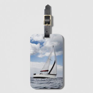Etiqueta De Bagagem Navigação do iate no mar aberto