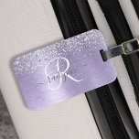 Etiqueta De Bagagem Nome do Monograma da Glitter de Prata Metálica Bru<br><div class="desc">Personalize facilmente este design de etiqueta de mala-chic,  que apresenta brilho prateado bonito num fundo metálico roxo escovado.</div>