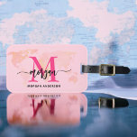 Etiqueta De Bagagem Nome do Monograma do Mapa Mundial de Viajantes Ros<br><div class="desc">estilo viagem com a nossa Tag de Bagagem do Mapa Mundial de Viajantes Rosa Quente! Apresentando um vibrante design cor-de-rosa-quente e um plano de fundo do mapa mundial, esta etiqueta é personalizada com o seu nome e monograma numa letra chic. Perfeito para identificar sua bagagem rápida e facilmente, combina moda...</div>