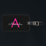 Etiqueta De Bagagem Nome do Monograma Girly Black Script Hot-Pink<br><div class="desc">Monograma Preto e Rosa Quente Adicione seu próprio nome Senha Bagagem Marca de bagagem A etiqueta de sacola faz o doce doce presente de 16 anos,  casamento,  chá de panela,  chá de fraldas ou festa de solteira para alguém que decora seu quarto em estilo.</div>