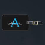 Etiqueta De Bagagem Nome do Monograma Girly de Script Preto Azul<br><div class="desc">Monograma Negro e Azul Adicione seu próprio nome Saco de Bagagem Script A etiqueta de sacola faz o doce doce presente de 16 anos,  casamento,  chá de panela,  chá de fraldas ou festa de solteira para alguém decorando seu quarto em estilo.</div>
