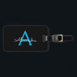 Etiqueta De Bagagem Nome do Monograma Girly de Script Preto Azul<br><div class="desc">Monograma Negro e Azul Adicione seu próprio nome Saco de Bagagem Script A etiqueta de sacola faz o doce doce presente de 16 anos,  casamento,  chá de panela,  chá de fraldas ou festa de solteira para alguém decorando seu quarto em estilo.</div>