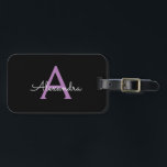 Etiqueta De Bagagem Nome do Monograma Girly de Script Preto Roxo<br><div class="desc">Monograma preto e roxo Adicione seu próprio nome Saco de bagagem A etiqueta de sacola faz o doce doce presente de 16 anos,  casamento,  chá de panela,  chá de fraldas ou festa de solteira para alguém decorando seu quarto em estilo.</div>