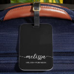Etiqueta De Bagagem Nome em Script de Assinatura Monograma Preto Femin<br><div class="desc">Marca de mala personalizada simples minimalista feminino delicado preto monograma nome assinatura script. Este design apresenta seu primeiro nome em um lindo estilo de letra manuscrita com rabisco em fonte de caligrafia assinatura (ou tipografia) e nome completo em script branco sobre fundo preto. Estas são fáceis de personalizar. Presente feminino...</div>