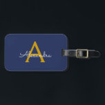 Etiqueta De Bagagem Nome Moderno do Monograma de Script Girly Dourado<br><div class="desc">Marinho Azul e Monograma Dourado Adicione seu próprio nome Scripts Luz Bag Tag A etiqueta da bolsa faz o doce doce presente de 16 anos,  casamento,  chá de panela,  chá de fraldas ou festa de solteira para alguém decorando seu quarto em estilo.</div>