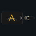Etiqueta De Bagagem Nome Moderno do Monograma de Script Menino Dourado<br><div class="desc">Monograma Preto e Dourado Adicione seu próprio nome,  Senha de bagagem A etiqueta de sacola faz o doce doce presente de 16 anos,  casamento,  chá de panela,  chá de fraldas ou festa de solteira para alguém decorando seu quarto em estilo.</div>