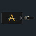 Etiqueta De Bagagem Nome Moderno do Monograma de Script Menino Dourado<br><div class="desc">Monograma Preto e Dourado Adicione seu próprio nome,  Senha de bagagem A etiqueta de sacola faz o doce doce presente de 16 anos,  casamento,  chá de panela,  chá de fraldas ou festa de solteira para alguém decorando seu quarto em estilo.</div>