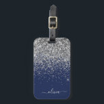 Etiqueta De Bagagem Nome Monograma Glitter Azul Marinho Prata Feminino<br><div class="desc">Almofada de Monograma e Inicial Prata e Azul Marinho Brilhante. A etiqueta da mala faz o presente perfeito para aniversário de 16 anos,  casamento,  chá de noiva,  chá de bebê ou despedida de solteira para alguém que decora seu quarto com estilo.</div>