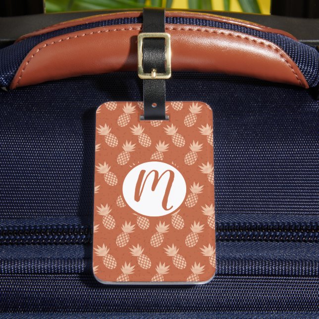 Etiqueta De Bagagem Padrão de ananás tropical Terracotta e Peach (Frente Insitu 2)