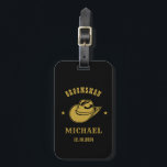Etiqueta De Bagagem Padrinhos de casamento Personalizados Do Melhor Ho<br><div class="desc">Presentes personalizados para padrinhos de casamento e melhor homem com o tema do cowboy ocidental. Decorado com chapéu de cowboy com fonte ocidental antiga. O texto e a cor são editáveis usando a Ferramenta Design para ajustado da sua ocasião. Obtenha este presente personalizado para casamento, despedida de solteiro, festa de...</div>