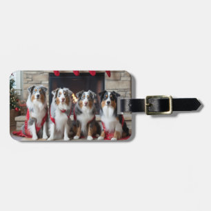 Etiqueta De Bagagem Pastor australiano no Natal da Lareira