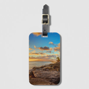 Etiqueta De Bagagem Por do sol do oceano sobre as rochas e a palma  