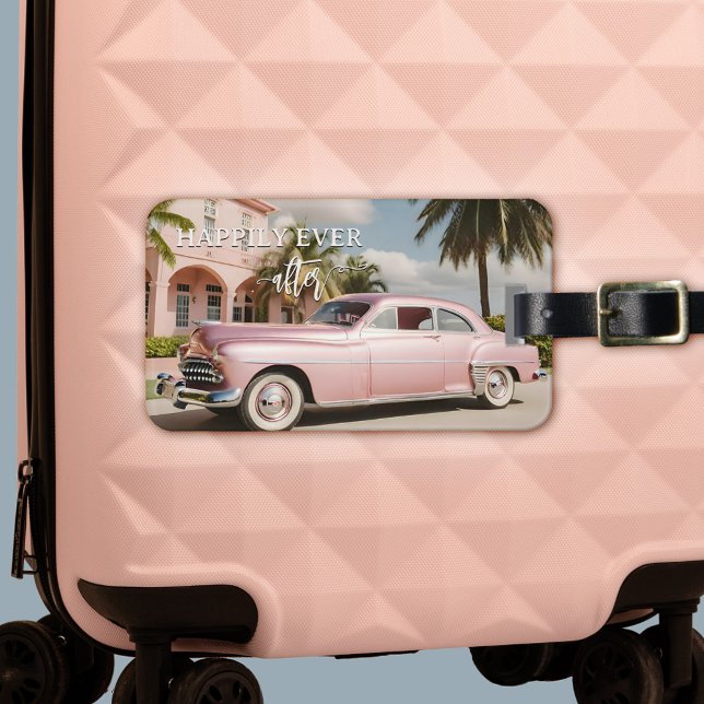 Etiqueta De Bagagem Recem casados Retroativo Rosa Lua de Honra (Honeymoon luggage tag featuring a pink retro car in a tropical scene)
