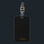 Etiqueta De Bagagem Roteiro de Menina de Ouro Preto Nome Monograma Mod<br><div class="desc">Adicione seu próprio nome em monograma dourado e preto Assinatura de travesseiro com letra cursiva. A etiqueta da mala faz o presente perfeito para alguém que ama um estilo elegante e moderno para aniversário de 16 anos,  casamento,  chá de noiva,  chá de bebê ou festa de despedida de solteira.</div>