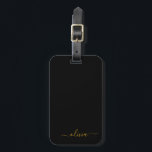 Etiqueta De Bagagem Roteiro feminino de ouro preto Monograma Nome Mode<br><div class="desc">Almofada de assinatura de roteiro de monograma preto e dourado Adicione seu próprio nome. A etiqueta da mala faz o presente perfeito de aniversário de 16 anos,  casamento,  chá de noiva,  chá de bebê ou festa de despedida de solteira para alguém que ama um estilo moderno e elegante chique.</div>