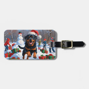 Etiqueta De Bagagem Rottweiler Correndo na Neve com Chapéu de Natal